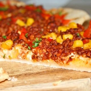 Pizza Mexico - beef, corn + onions (100% halal)
