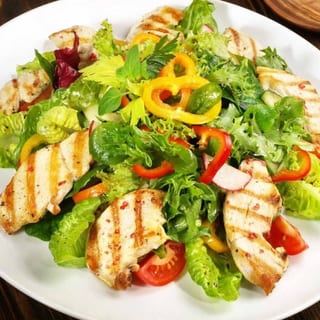 Cesar salad with chicken