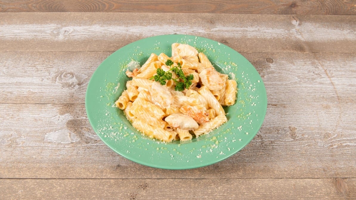 Pasta alfredo chicken.