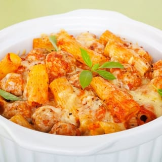 Pasta bolognese al forno (baked cheese)