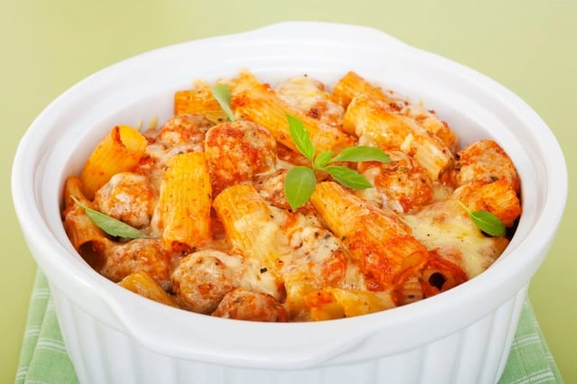 Pasta bolognese al forno (baked cheese).